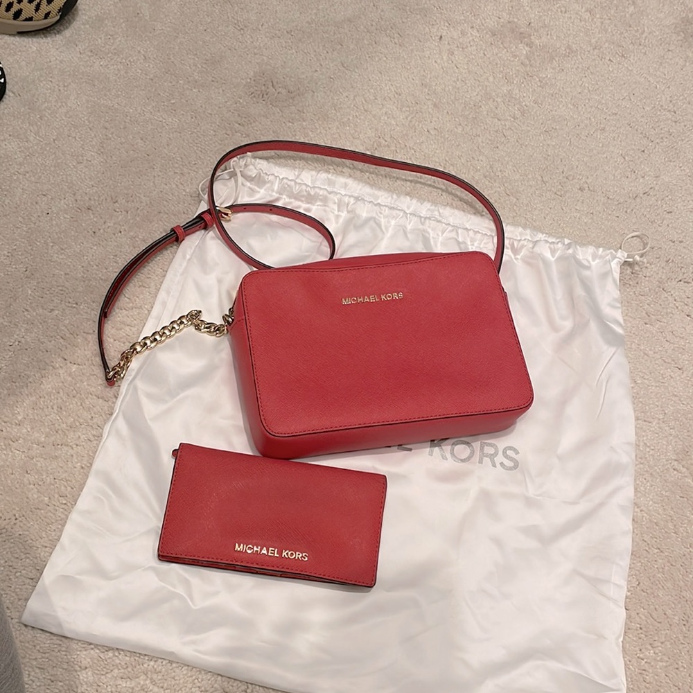 Coral Micheal Kors purse w- matching wallet